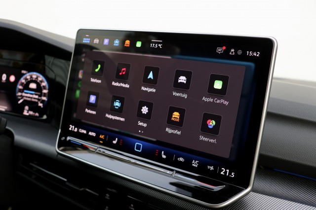 VOLKSWAGEN GOLF 1.5 eTSI R-Line Edition - 150 pk **Camera / Keyless / 18 inch, Autobedrijf Ploemen Meerssen BV, Meerssen