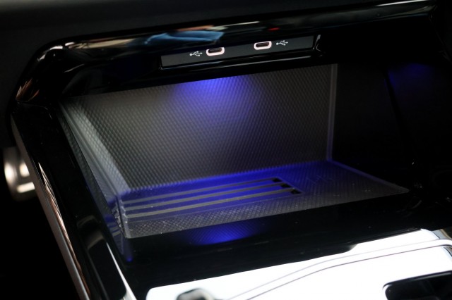 VOLKSWAGEN GOLF 1.5 eTSI R-Line Edition - 150 pk **Camera / Keyless / 18 inch, Autobedrijf Ploemen Meerssen BV, Meerssen