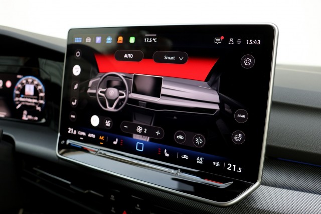 VOLKSWAGEN GOLF 1.5 eTSI R-Line Edition - 150 pk **Camera / Keyless / 18 inch, Autobedrijf Ploemen Meerssen BV, Meerssen