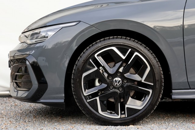 VOLKSWAGEN GOLF 1.5 eTSI R-Line Edition - 150 pk **Camera / Keyless / 18 inch, Autobedrijf Ploemen Meerssen BV, Meerssen