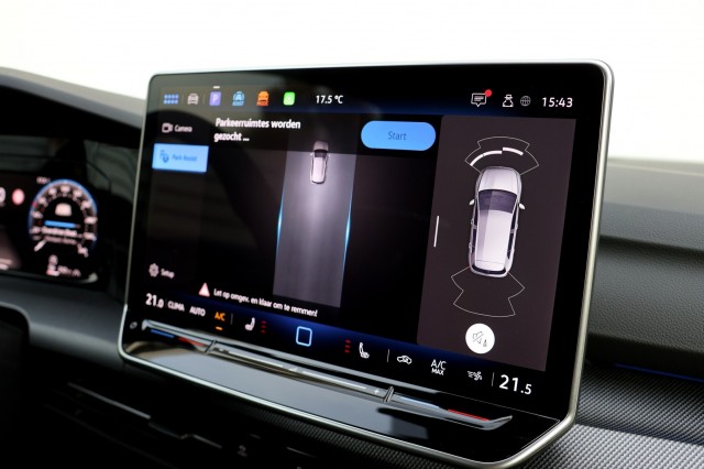 VOLKSWAGEN GOLF 1.5 eTSI R-Line Edition - 150 pk **Camera / Keyless / 18 inch, Autobedrijf Ploemen Meerssen BV, Meerssen