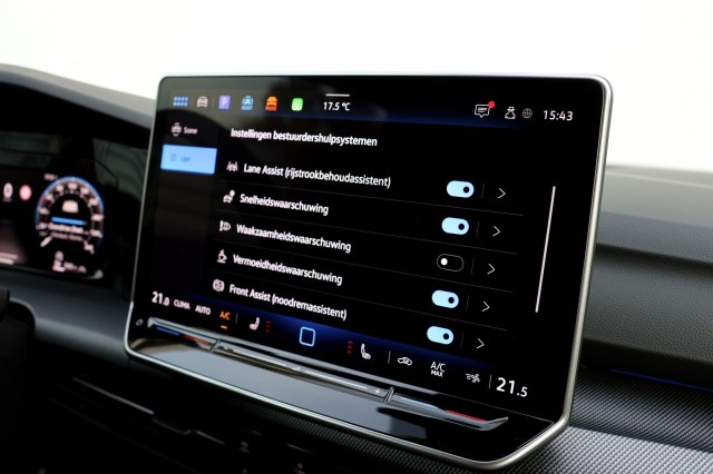 VOLKSWAGEN GOLF 1.5 eTSI R-Line Edition - 150 pk **Camera / Keyless / 18 inch, Autobedrijf Ploemen Meerssen BV, Meerssen