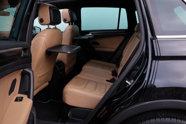 VOLKSWAGEN TIGUAN 1.5 TSI ACT Comfortline Business R - 150 pk **Pano / Leer / Trekhaak, Autobedrijf Ploemen Meerssen BV, Meersse