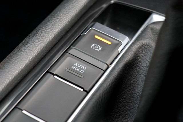 VOLKSWAGEN TIGUAN 1.5 TSI ACT Comfortline Business R - 150 pk **Pano / Leer / Trekhaak, Autobedrijf Ploemen Meerssen BV, Meersse