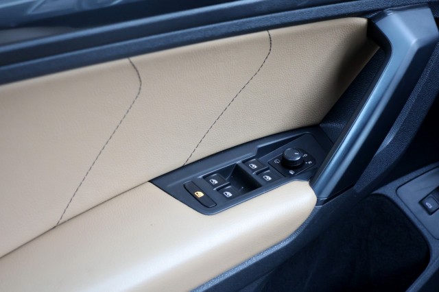 VOLKSWAGEN TIGUAN 1.5 TSI ACT Comfortline Business R - 150 pk **Pano / Leer / Trekhaak, Autobedrijf Ploemen Meerssen BV, Meersse