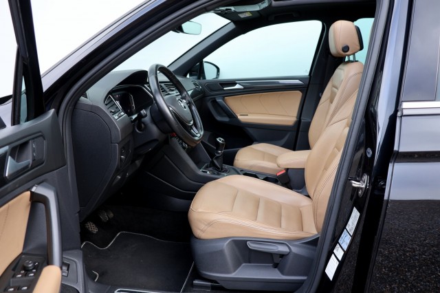 VOLKSWAGEN TIGUAN 1.5 TSI ACT Comfortline Business R - 150 pk **Pano / Leer / Trekhaak, Autobedrijf Ploemen Meerssen BV, Meersse