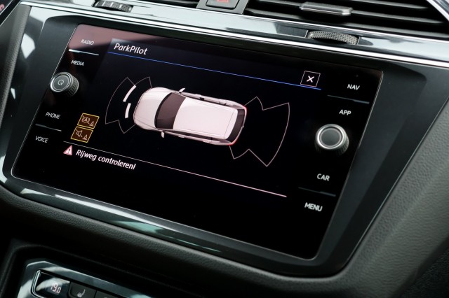 VOLKSWAGEN TIGUAN 1.5 TSI ACT Comfortline Business R - 150 pk **Pano / Leer / Trekhaak, Autobedrijf Ploemen Meerssen BV, Meersse