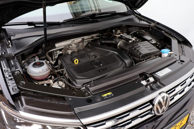 VOLKSWAGEN TIGUAN 1.5 TSI ACT Comfortline Business R - 150 pk **Pano / Leer / Trekhaak, Autobedrijf Ploemen Meerssen BV, Meersse