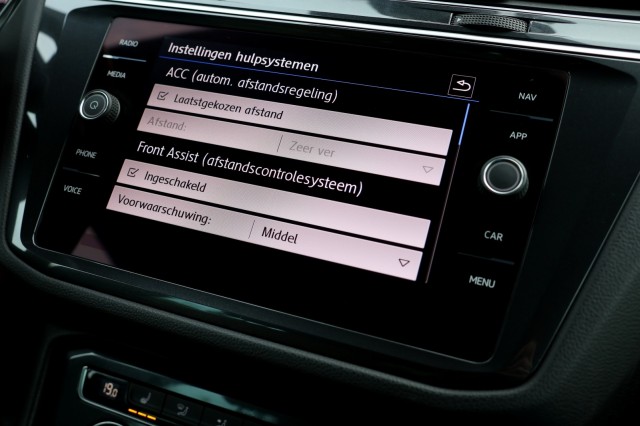 VOLKSWAGEN TIGUAN 1.5 TSI ACT Comfortline Business R - 150 pk **Pano / Leer / Trekhaak, Autobedrijf Ploemen Meerssen BV, Meersse