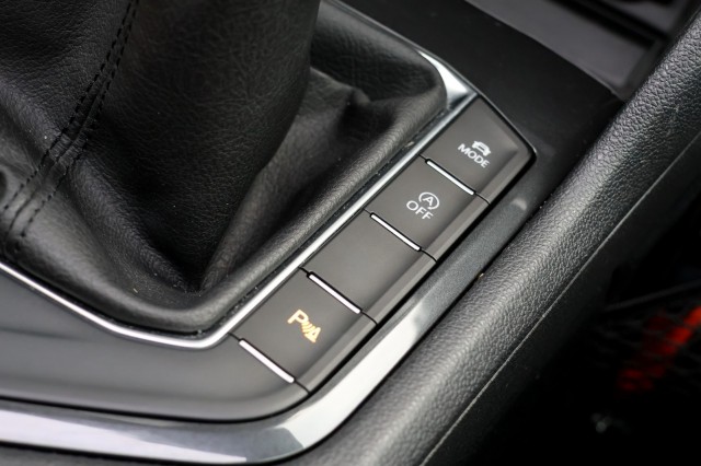 VOLKSWAGEN TIGUAN 1.5 TSI ACT Comfortline Business R - 150 pk **Pano / Leer / Trekhaak, Autobedrijf Ploemen Meerssen BV, Meersse