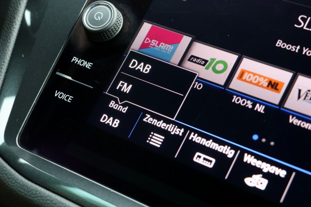 VOLKSWAGEN TIGUAN 1.5 TSI ACT Comfortline Business R - 150 pk **Pano / Leer / Trekhaak, Autobedrijf Ploemen Meerssen BV, Meersse