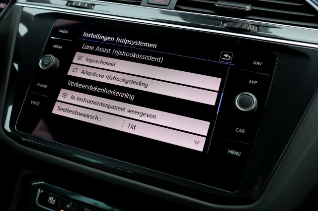 VOLKSWAGEN TIGUAN 1.5 TSI ACT Comfortline Business R - 150 pk **Pano / Leer / Trekhaak, Autobedrijf Ploemen Meerssen BV, Meersse