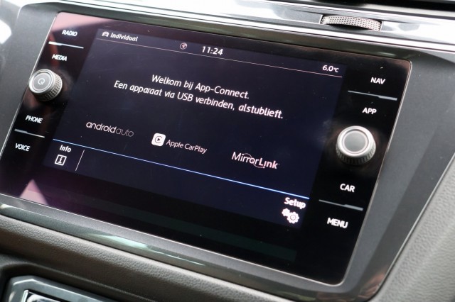 VOLKSWAGEN TIGUAN 1.5 TSI ACT Comfortline Business R - 150 pk **Pano / Leer / Trekhaak, Autobedrijf Ploemen Meerssen BV, Meersse