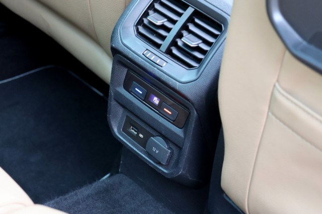 VOLKSWAGEN TIGUAN 1.5 TSI ACT Comfortline Business R - 150 pk **Pano / Leer / Trekhaak, Autobedrijf Ploemen Meerssen BV, Meersse