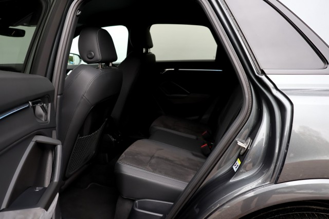 AUDI Q3 45 TFSI e S-Line - 245 pk **Sonos / Trekhaak / Ambiance , Autobedrijf Ploemen Meerssen BV, Meerssen