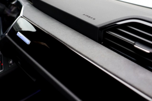 AUDI Q3 45 TFSI e S-Line - 245 pk **Sonos / Trekhaak / Ambiance , Autobedrijf Ploemen Meerssen BV, Meerssen