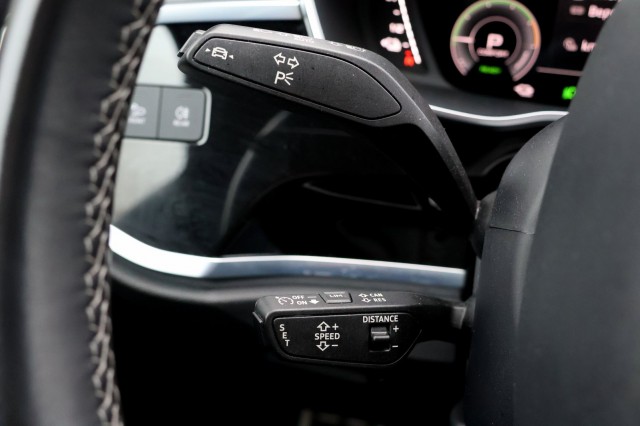 AUDI Q3 45 TFSI e S-Line - 245 pk **Sonos / Trekhaak / Ambiance , Autobedrijf Ploemen Meerssen BV, Meerssen