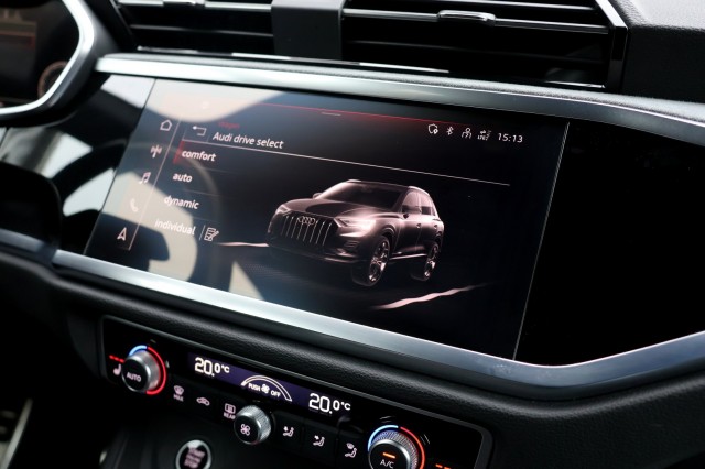 AUDI Q3 45 TFSI e S-Line - 245 pk **Sonos / Trekhaak / Ambiance , Autobedrijf Ploemen Meerssen BV, Meerssen