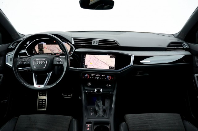 AUDI Q3 45 TFSI e S-Line - 245 pk **Sonos / Trekhaak / Ambiance , Autobedrijf Ploemen Meerssen BV, Meerssen
