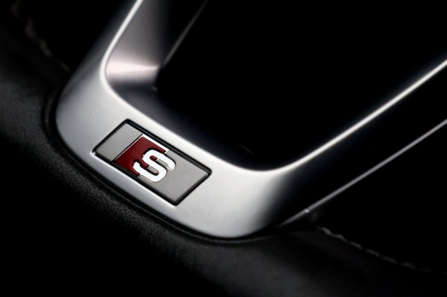 AUDI Q3 45 TFSI e S-Line - 245 pk **Sonos / Trekhaak / Ambiance , Autobedrijf Ploemen Meerssen BV, Meerssen