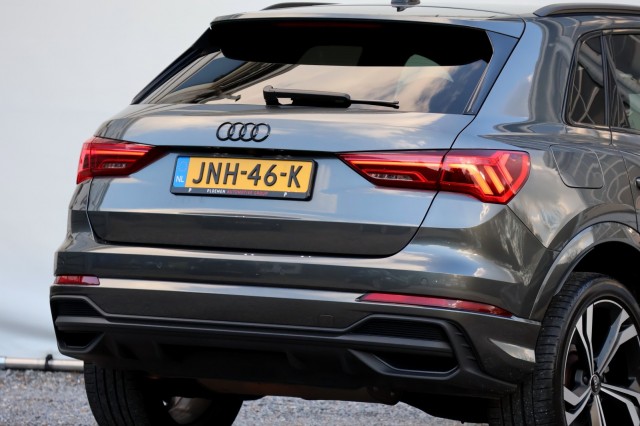 AUDI Q3 45 TFSI e S-Line - 245 pk **Sonos / Trekhaak / Ambiance , Autobedrijf Ploemen Meerssen BV, Meerssen