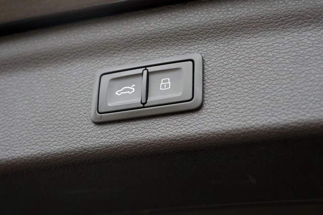 AUDI Q3 45 TFSI e S-Line - 245 pk **Sonos / Trekhaak / Ambiance , Autobedrijf Ploemen Meerssen BV, Meerssen