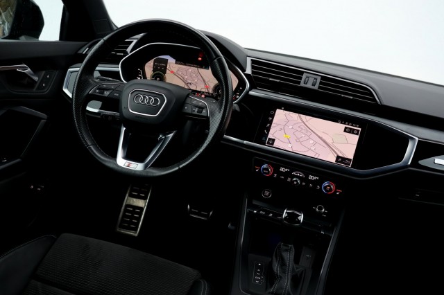 AUDI Q3 45 TFSI e S-Line - 245 pk **Sonos / Trekhaak / Ambiance , Autobedrijf Ploemen Meerssen BV, Meerssen