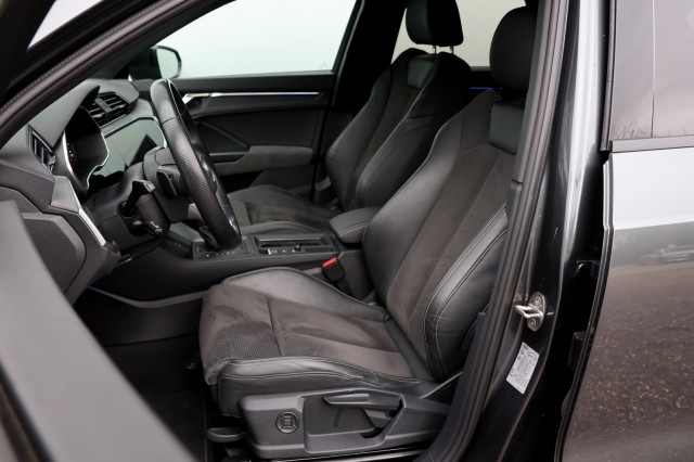 AUDI Q3 45 TFSI e S-Line - 245 pk **Sonos / Trekhaak / Ambiance , Autobedrijf Ploemen Meerssen BV, Meerssen