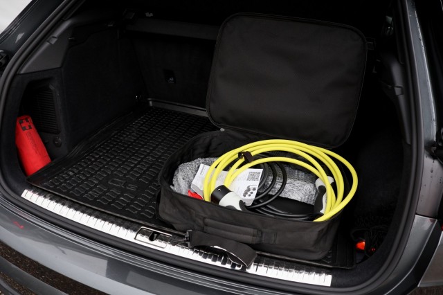 AUDI Q3 45 TFSI e S-Line - 245 pk **Sonos / Trekhaak / Ambiance , Autobedrijf Ploemen Meerssen BV, Meerssen