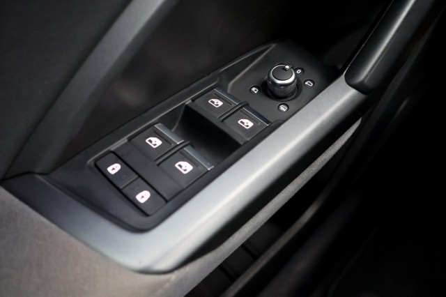 AUDI Q3 45 TFSI e S-Line - 245 pk **Sonos / Trekhaak / Ambiance , Autobedrijf Ploemen Meerssen BV, Meerssen