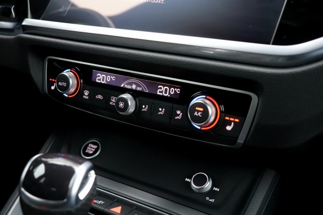 AUDI Q3 45 TFSI e S-Line - 245 pk **Sonos / Trekhaak / Ambiance , Autobedrijf Ploemen Meerssen BV, Meerssen