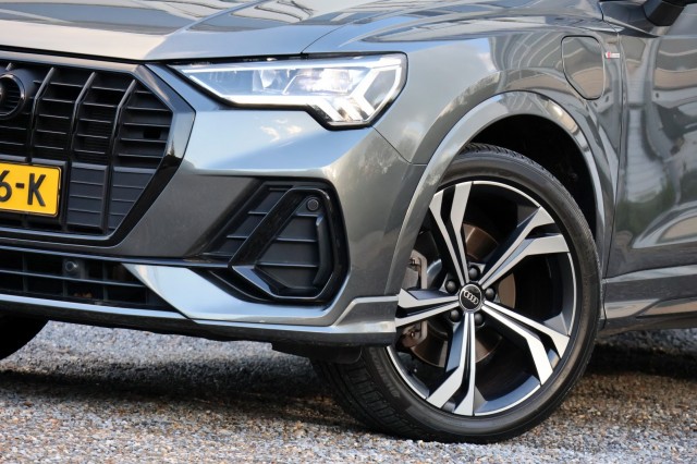 AUDI Q3 45 TFSI e S-Line - 245 pk **Sonos / Trekhaak / Ambiance , Autobedrijf Ploemen Meerssen BV, Meerssen