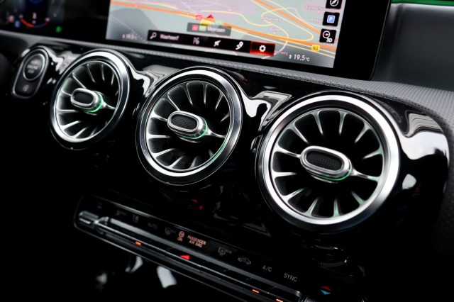 MERCEDES-BENZ CLA-KLASSE Shooting Brake 200 Bus Solution AMG - 163 pk **Pano / Sfeer, Autobedrijf Ploemen Meerssen BV, Meerssen