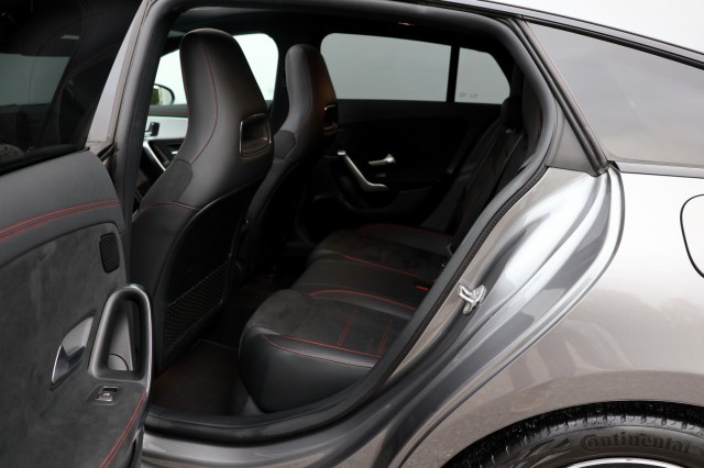 MERCEDES-BENZ CLA-KLASSE Shooting Brake 200 Bus Solution AMG - 163 pk **Pano / Sfeer, Autobedrijf Ploemen Meerssen BV, Meerssen