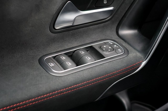 MERCEDES-BENZ CLA-KLASSE Shooting Brake 200 Bus Solution AMG - 163 pk **Pano / Sfeer, Autobedrijf Ploemen Meerssen BV, Meerssen