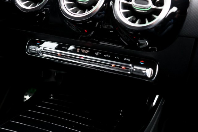 MERCEDES-BENZ CLA-KLASSE Shooting Brake 200 Bus Solution AMG - 163 pk **Pano / Sfeer, Autobedrijf Ploemen Meerssen BV, Meerssen