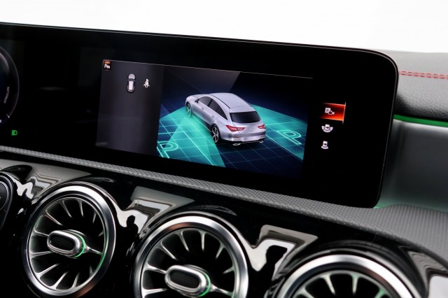 MERCEDES-BENZ CLA-KLASSE Shooting Brake 200 Bus Solution AMG - 163 pk **Pano / Sfeer, Autobedrijf Ploemen Meerssen BV, Meerssen