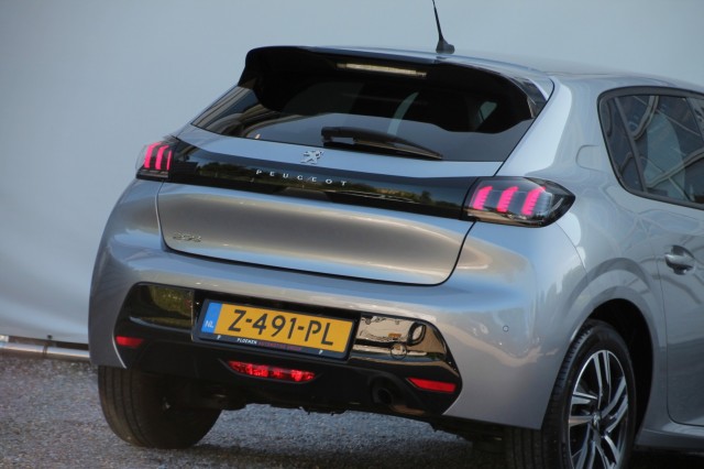 PEUGEOT 208 1.2 PureTech - 101 pk **Camera / Carplay / Navi / Led, Autobedrijf Ploemen Meerssen BV, Meerssen