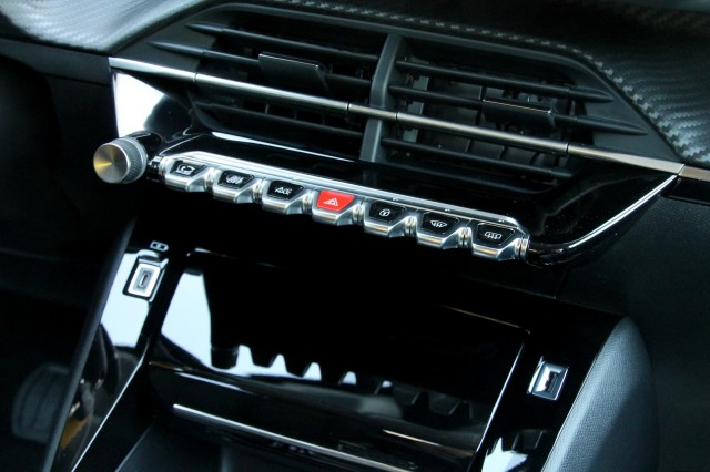 PEUGEOT 208 1.2 PureTech - 101 pk **Camera / Carplay / Navi / Led, Autobedrijf Ploemen Meerssen BV, Meerssen