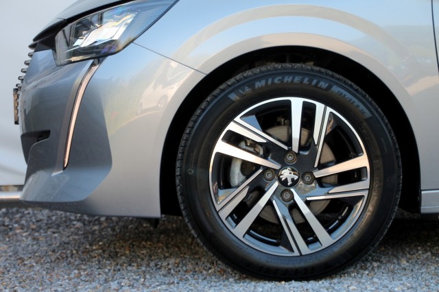 PEUGEOT 208 1.2 PureTech - 101 pk **Camera / Carplay / Navi / Led, Autobedrijf Ploemen Meerssen BV, Meerssen