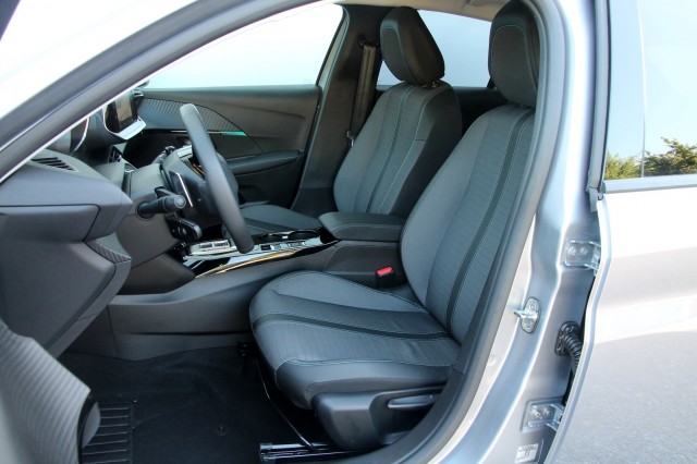 PEUGEOT 208 1.2 PureTech - 101 pk **Camera / Carplay / Navi / Led, Autobedrijf Ploemen Meerssen BV, Meerssen