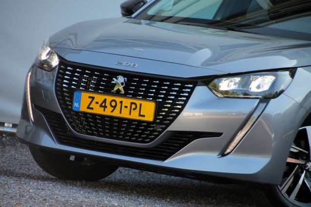 PEUGEOT 208 1.2 PureTech - 101 pk **Camera / Carplay / Navi / Led, Autobedrijf Ploemen Meerssen BV, Meerssen