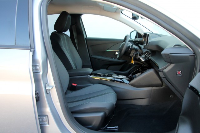 PEUGEOT 208 1.2 PureTech - 101 pk **Camera / Carplay / Navi / Led, Autobedrijf Ploemen Meerssen BV, Meerssen