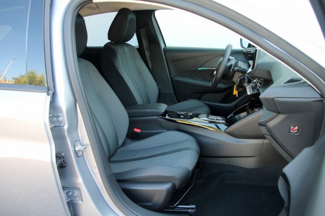 PEUGEOT 208 1.2 PureTech - 101 pk **Camera / Carplay / Navi / Led, Autobedrijf Ploemen Meerssen BV, Meerssen