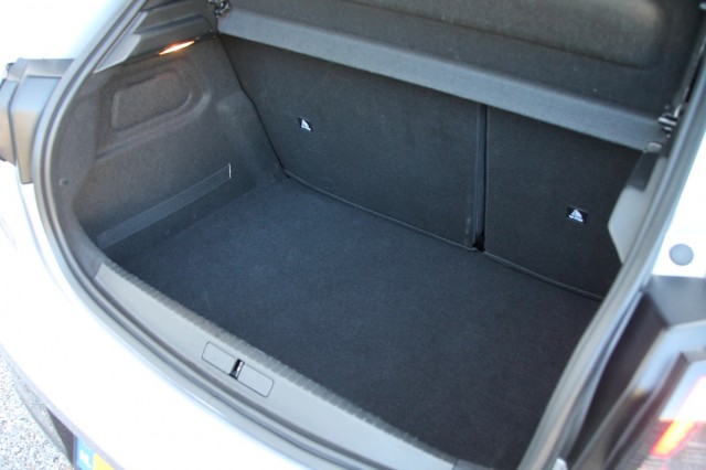 PEUGEOT 208 1.2 PureTech - 101 pk **Camera / Carplay / Navi / Led, Autobedrijf Ploemen Meerssen BV, Meerssen