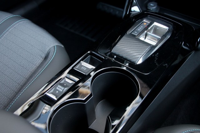 PEUGEOT 208 1.2 PureTech - 101 pk **Camera / Carplay / Navi / Led, Autobedrijf Ploemen Meerssen BV, Meerssen