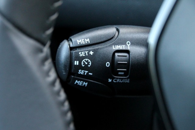 PEUGEOT 208 1.2 PureTech - 101 pk **Camera / Carplay / Navi / Led, Autobedrijf Ploemen Meerssen BV, Meerssen