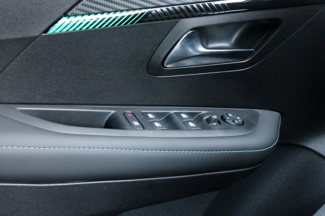 PEUGEOT 208 1.2 PureTech - 101 pk **Camera / Carplay / Navi / Led, Autobedrijf Ploemen Meerssen BV, Meerssen