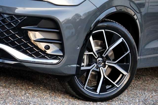 VOLKSWAGEN TIGUAN 1.5 eHybrid R-Line Edition - 272 pk **Pano / Trekhaak / 5j garantie, Autobedrijf Ploemen Meerssen BV, Meerssen