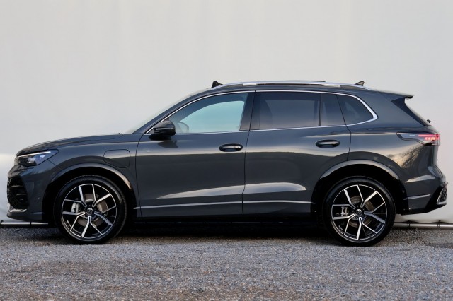 VOLKSWAGEN TIGUAN 1.5 eHybrid R-Line Edition - 272 pk **Pano / Trekhaak / 5j garantie, Autobedrijf Ploemen Meerssen BV, Meerssen